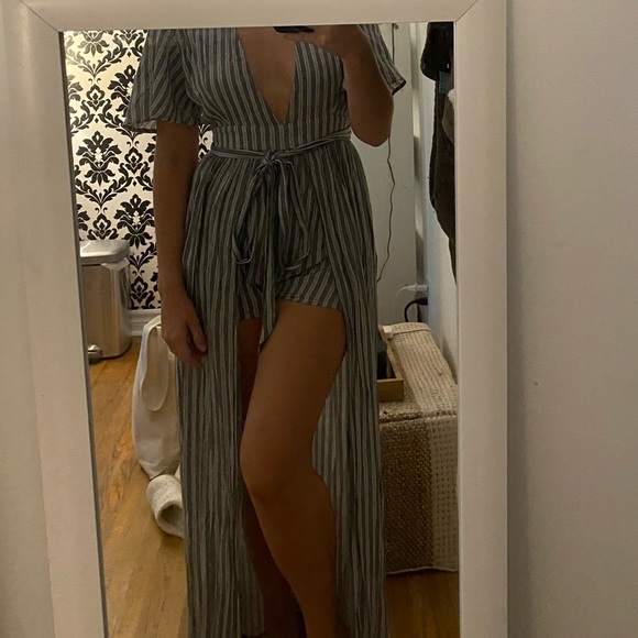 Black and white striped low v-neck jumpsuit - Picture 1 of 6